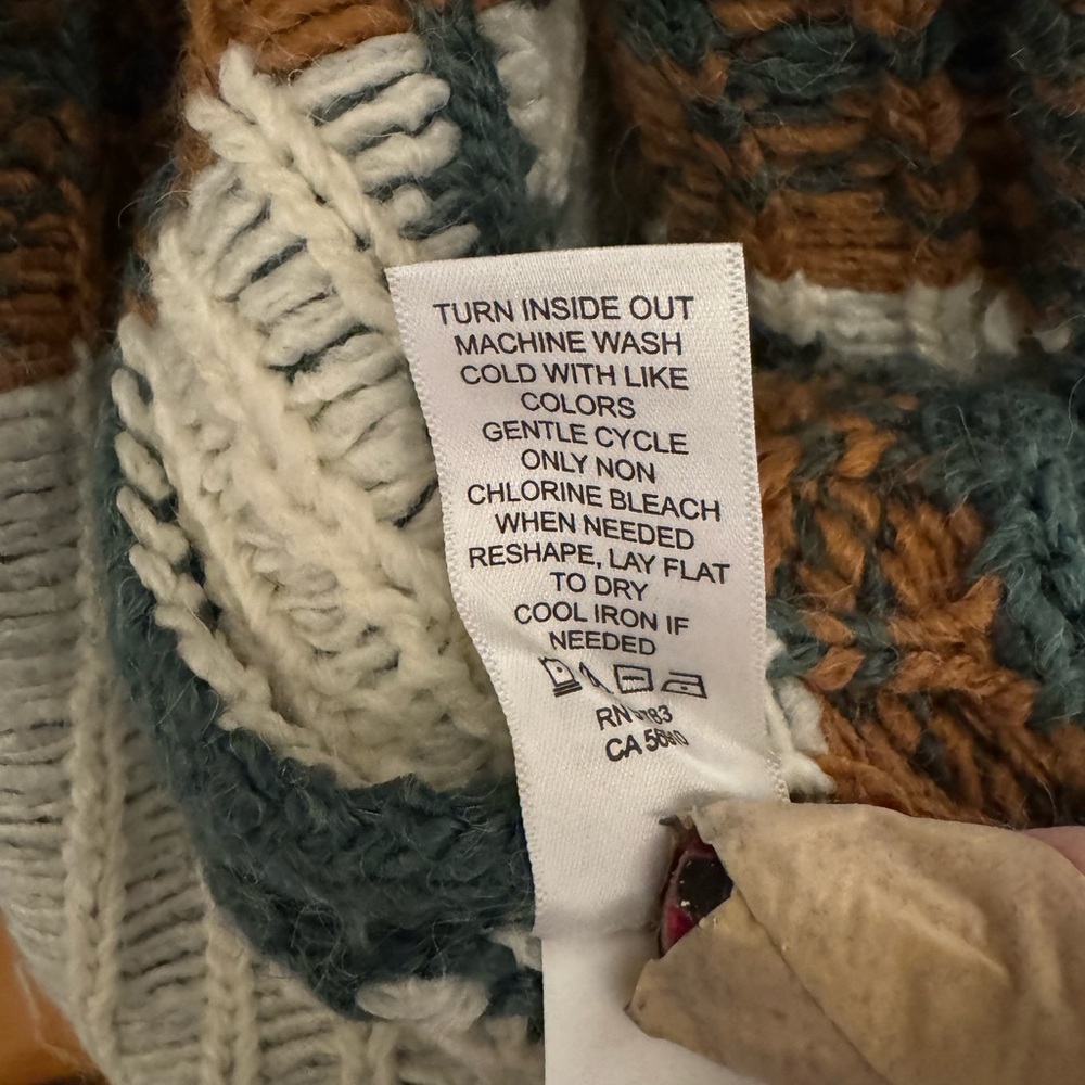 Cozy Green Sweater with Tree Pattern - Picture 4 of 5